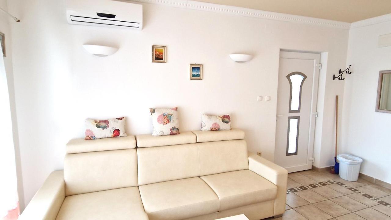 Apartment Damijan Крк Екстер'єр фото