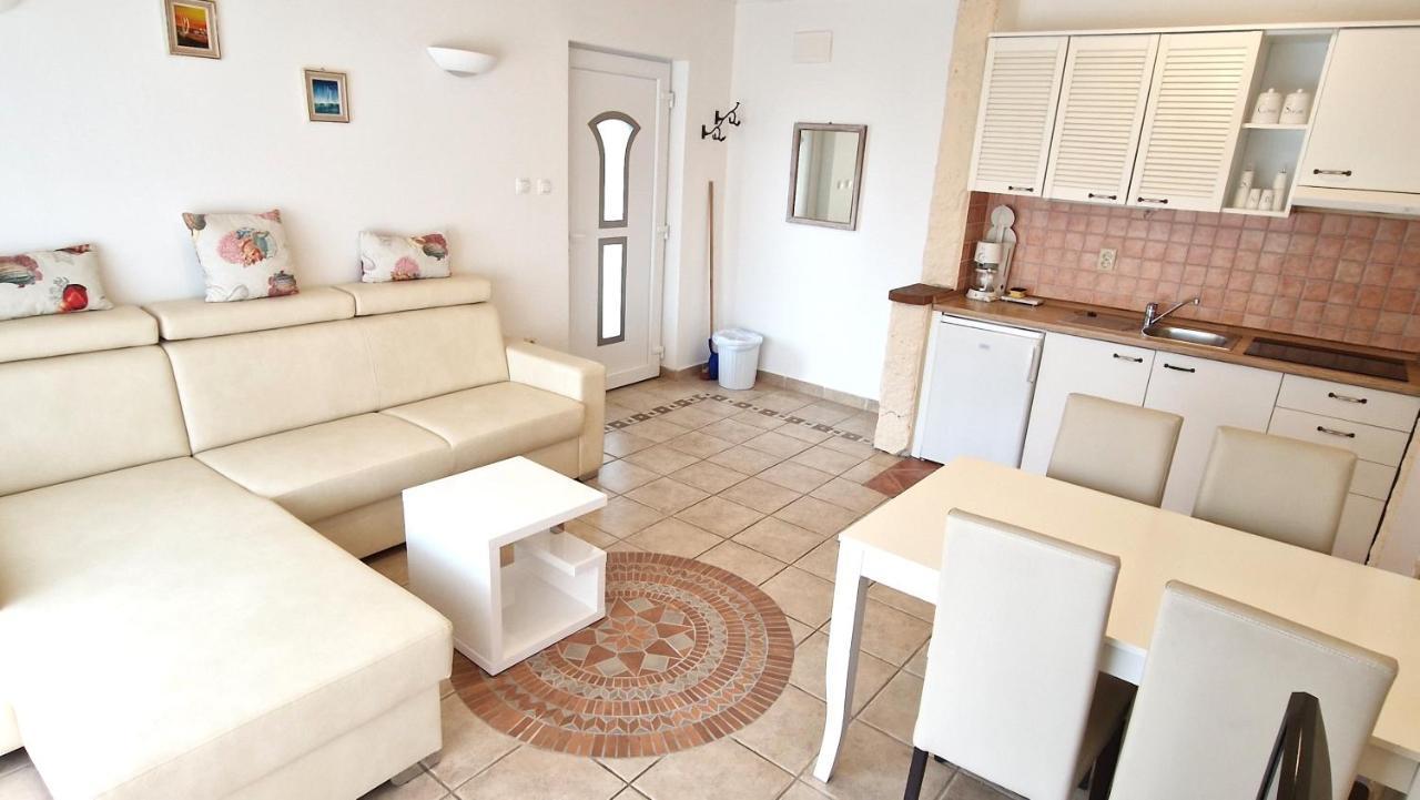 Apartment Damijan Крк Екстер'єр фото
