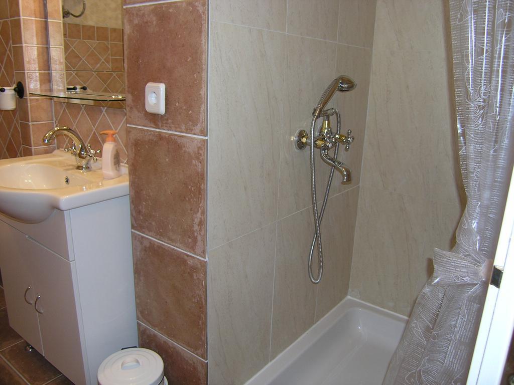 Apartment Damijan Крк Екстер'єр фото