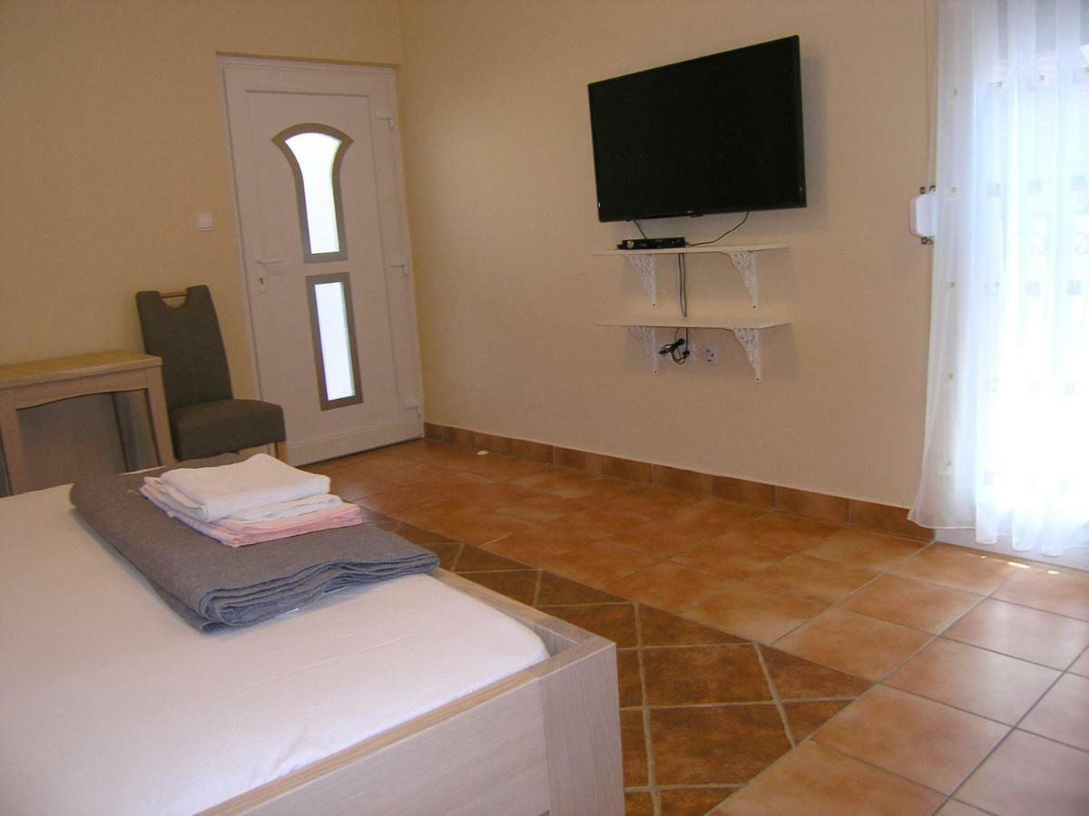 Apartment Damijan Крк Екстер'єр фото