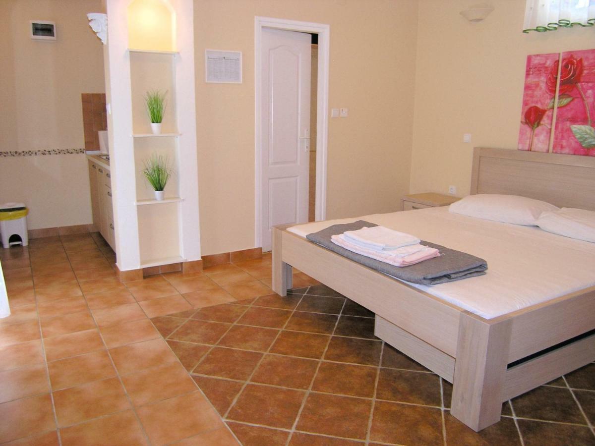 Apartment Damijan Крк Екстер'єр фото