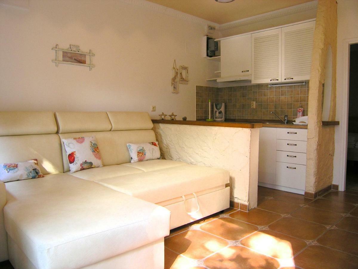 Apartment Damijan Крк Екстер'єр фото